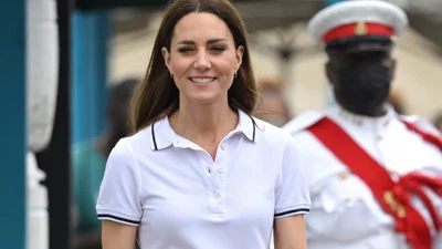 Кейт Міддлтон у чіносах запропонувала альтернативу джинсовим шортам