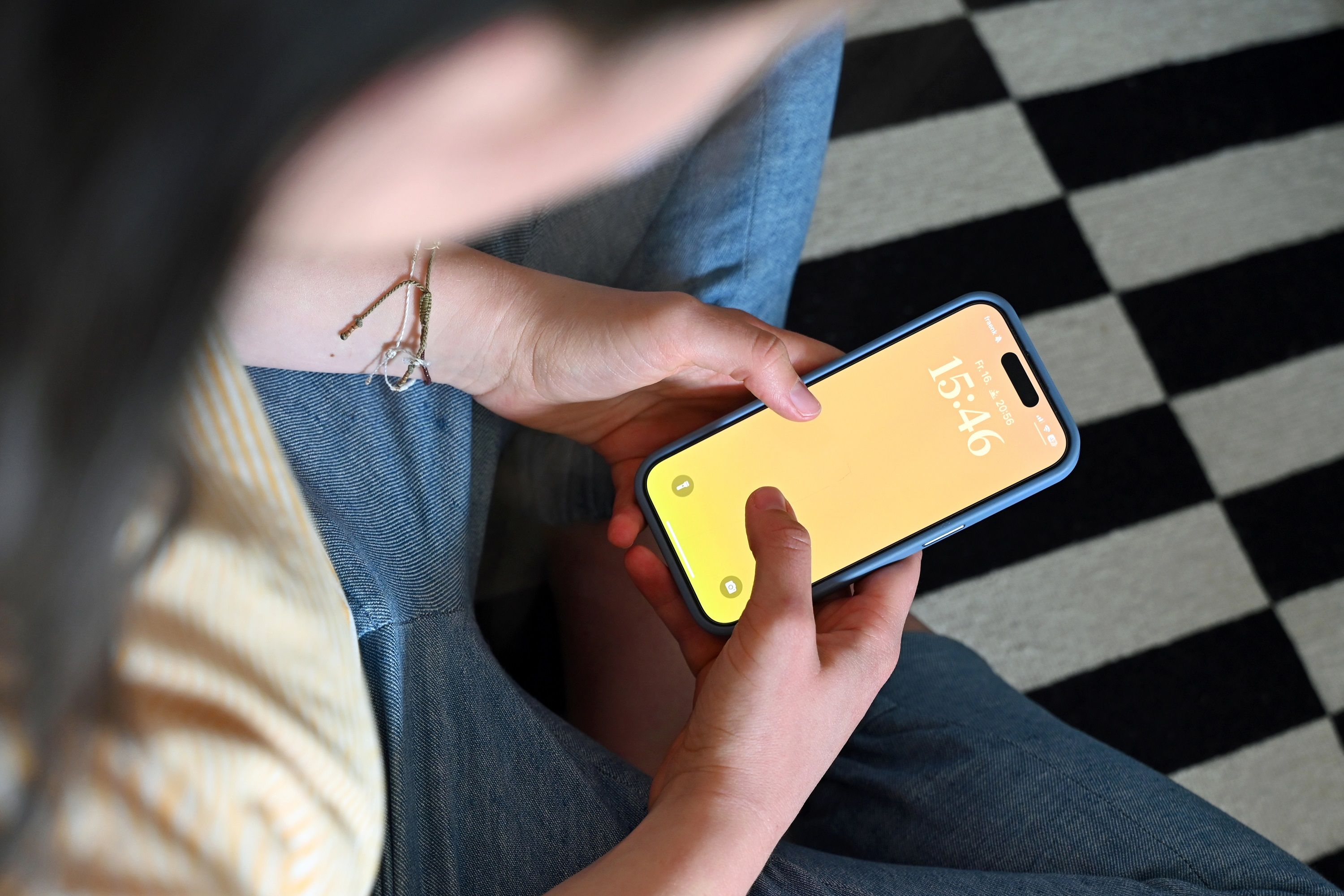 Переверни свой iPhone экраном вниз - и будешь приятно удивлена: в чем секрет - 742716 Переверни свой iPhone экраном вниз - и будешь приятно удивлена: в чем секрет - фото 742716
