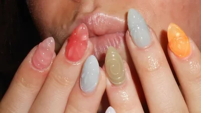 Корейский желейный маникюр – новый nail-тренд лета 2025 года