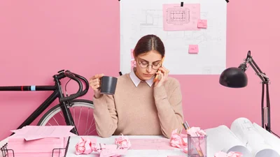 Ось щоденна звичка, яка вбиває продуктивність: не роби так, якщо хочеш зберегти сили та енергію