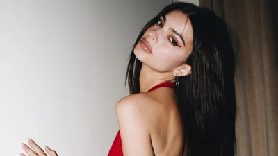 Hot mom Емілі Ратаковскі показалася в мережі у крихітному купальнику й змусила підписників попітніти