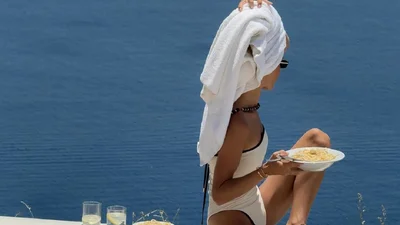 Що робити з волоссям після басейну: поради для догляду та відновлення