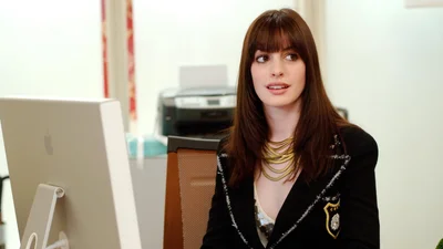 Энди Сакс 2025: Энн Хэтэуэй очаровала первым кадром "Дьявол носит Prada 2"