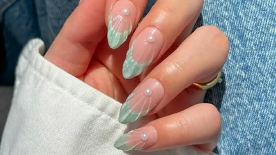 Сяйво русалки: чарівний манікюр літа 2025, який підкорює TikTok