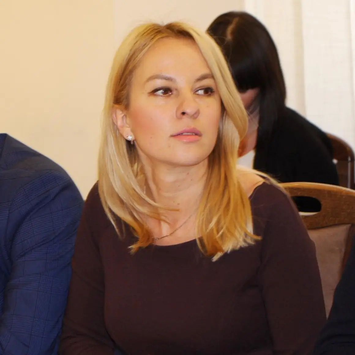 Политика со стилем: чем впечатляют образы новых украинских послов Ольги Селих и Юлии Соколовской - фото 745107