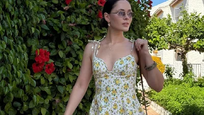 Ідеальний літній лук від Юлії Саніної - стильна сукня, яка всім пасує