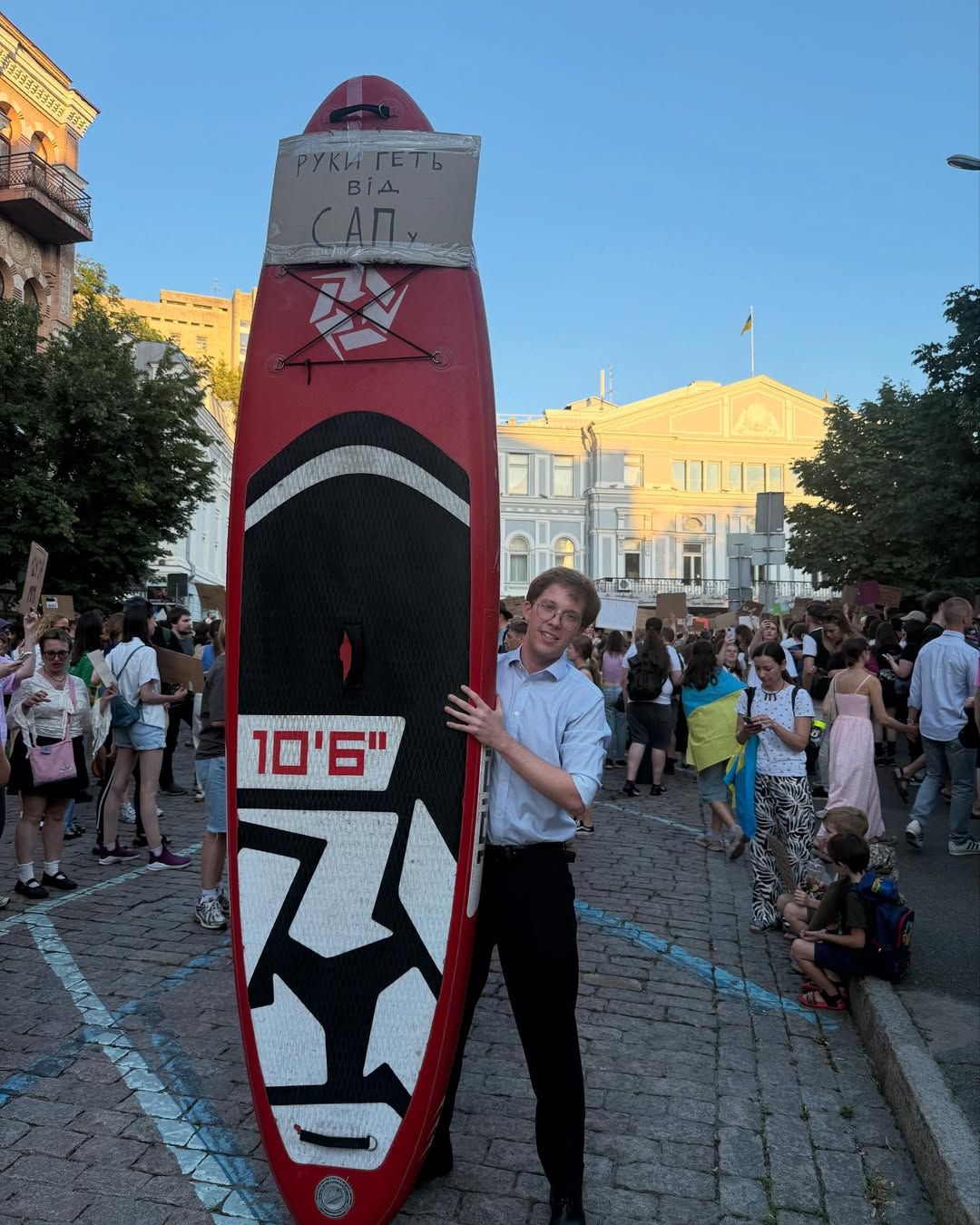 Звезды, которые были на протесте против закона о НАБУ и САП в Киеве - фото 745551