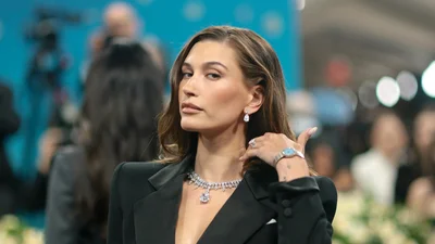 Хейли Бибер показала, как выглядеть модно даже по дороге на тренировку