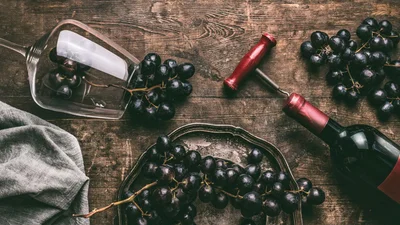 День вина і сиру 2025: картинки, що хочеться з’їсти, і привітання, що гріють серце