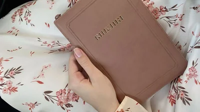 Світлі привітання з Днем Успіння святої Анни 2025 - милі листівки та коротка проза