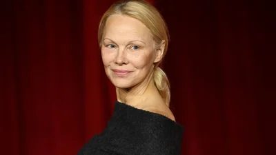 Памелу Андерсон застукали за поцілунком з відомим красенем - фото