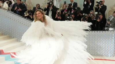 Жизель Бундхен розчулила фанів фото з сестрою-близнючкою