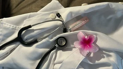 Привітання з Днем медика 2025 своїми словами + гарні картинки