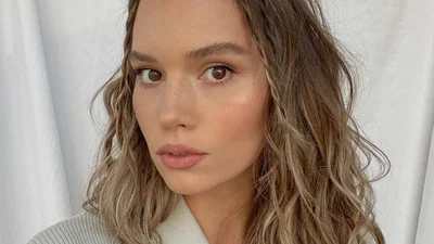 5 стильних зачісок, які ти зробиш за хвилину