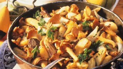 Картопля з лисичками – проста страва з лісовим ароматом