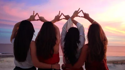 Такие особенные поздравления с Днем дружбы 2025 - яркие открытки и короткая проза для дружбанчиков