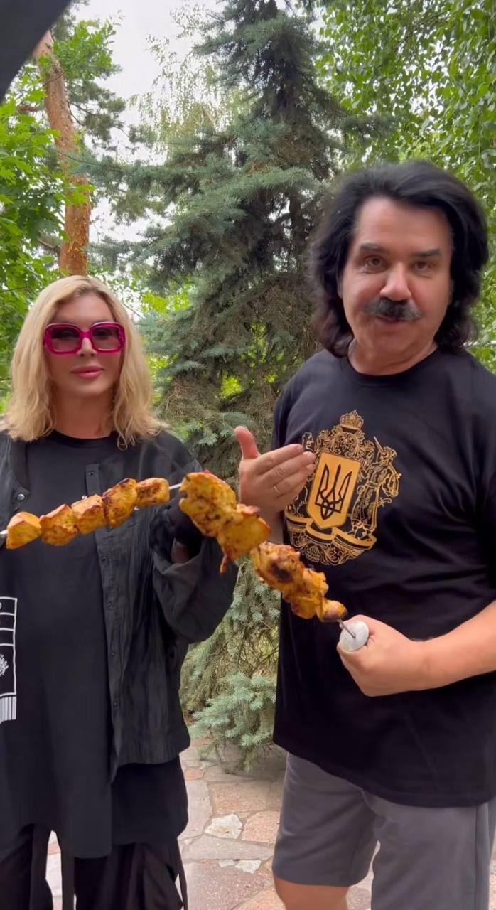 Ирина Билык 'жарила' своих бывших на даче у Зиброва - подробности горячего уикенда звезд - 746868 Ирина Билык 'жарила' своих бывших на даче у Зиброва - подробности горячего уикенда звезд - фото 746868