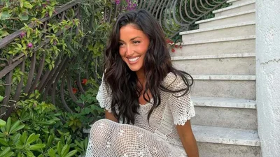 Всі модниці масово купують сукню, яку раніше носили лише на пляж - ти точно захочеш її приміряти