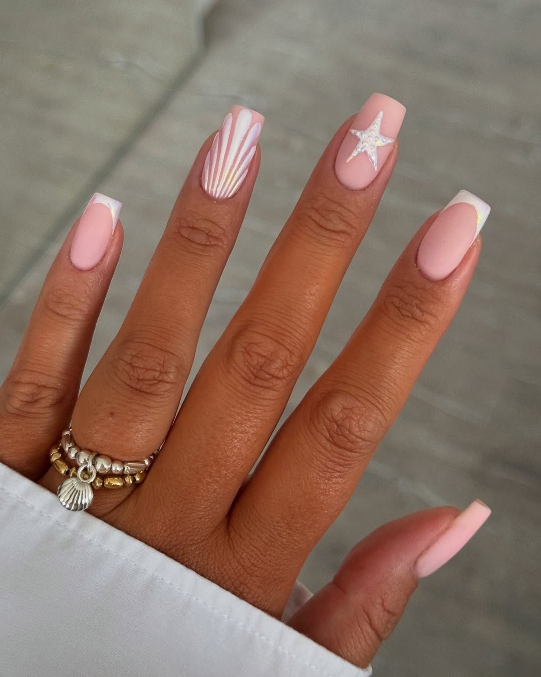 Millennial pink возвращается в тренды маникюра - вот как его красиво носить на ногтях - 747255 Millennial pink возвращается в тренды маникюра - вот как его красиво носить на ногтях - фото 747255