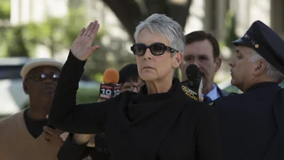 "Королева крику" Джеймі Лі Кертіс оголосила війну косметичній індустрії, каже, стала жертвою пластики