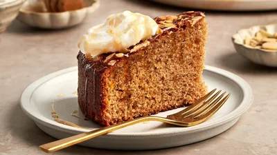 Медовий пиріг до Спасу: простий рецепт, щоб відсвяткувати зі смаком