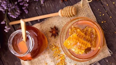 Эмоциональные поздравления с Медовым Спасом 2025 - открытки и проникновенная проза