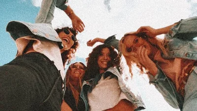 Прикольные поздравления с Днем подруги 2025 - классные картинки и проза для родненькой