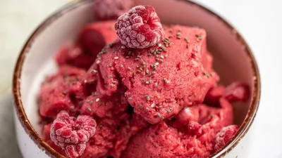 Как приготовить быстрое протеиновое мороженое – десерт из 2 ингредиентов