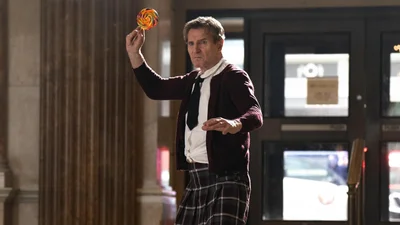 "В постели был еще один": Нисон рассказал об интиме с Андерсон на съемках "Голого пистолета"