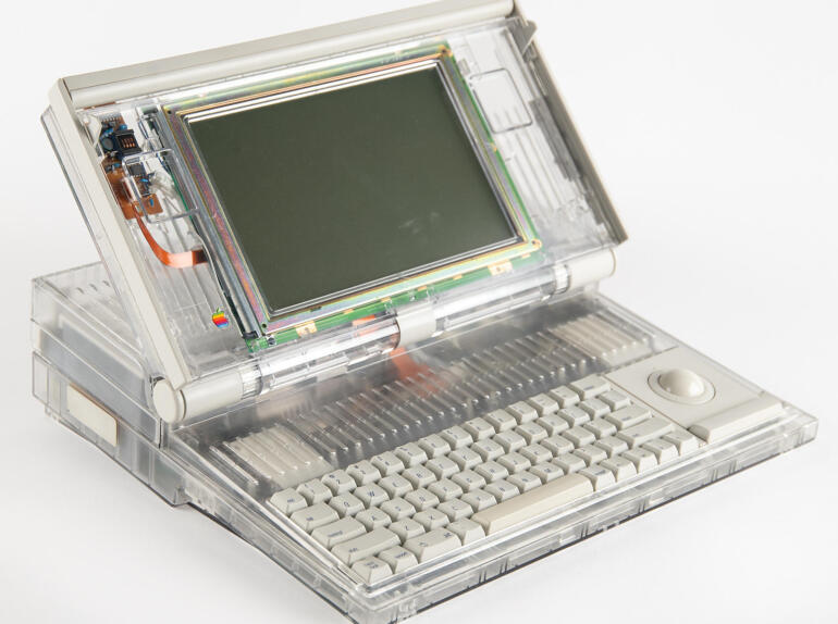 Музейный Apple-1 и запечатанный iPhone первого поколения выставили на аукцион – фото редких лотов - 748967 Музейный Apple-1 и запечатанный iPhone первого поколения выставили на аукцион – фото редких лотов - фото 748967