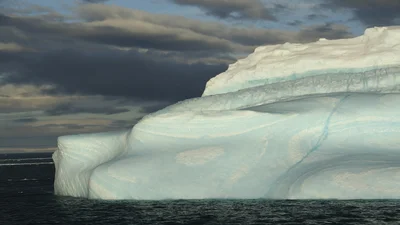 В ОАЭ планировали отбуксировать из Антарктиды айсберг размером с небоскреб: что из этого вышло