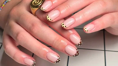 5 літніх варіантів французького манікюру, які пасуватимуть і коротким, і довгим нігтям