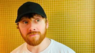 Эд Ширан и Рон Уизли вместе: певец и звезда "Гарри Поттера" снялись в "диком" видео