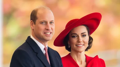 Кейт у білому купальнику, а Вільям у червоних шортах: як королівська родина відривалась на яхті за 40 мільйонів