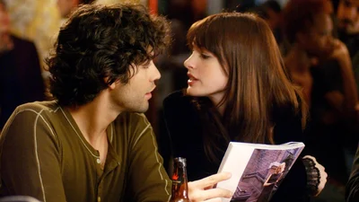 Па-па, Нейт: це новий любовний інтерес Енді у "Диявол носить Prada 2"