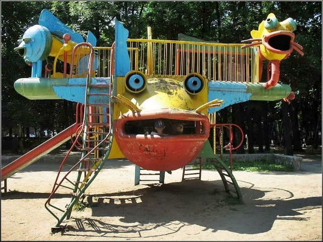Дитячі майданчики, які не схожі на місце для радощів, вони - портал у пекло - фото 750436