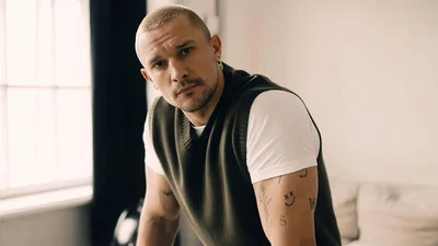 Пристрасний поцілунок Тараса Цимбалюка попав на камеру – і це відома співачка