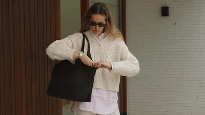 Не синие: все модницы выбирают этот цвет джинсов