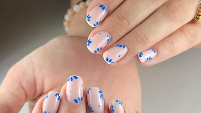 Синій манікюр – створи святковий нейл-арт у морських тонах