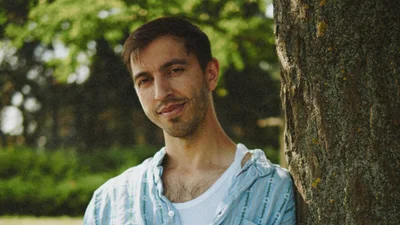 Іван Люлєнов випустив пісню "Теплих вечорів", яка народилась у ванній під час тривоги