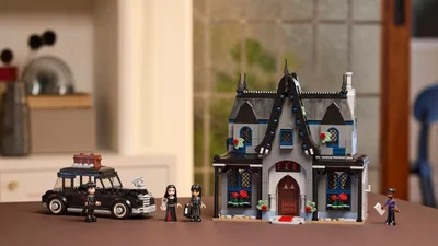 "Венздей": Lego представила 2 набори за мотивами серіалу