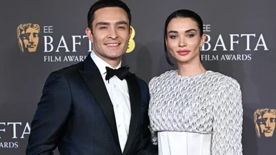 Звезда сериала "Сплетница" Эд Вествик и его жена Эми Джексон с размахом отпраздновали годовщину свадьбы