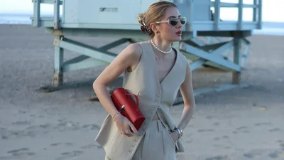 Августовский офисный стиль: как носить летние брюки до осени