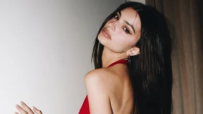 Емілі Ратаковскі відверто показала принади в купальнику – і це точно хіт літа 2025