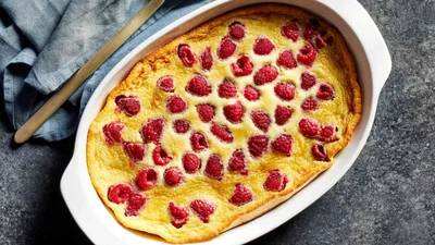 Клафуті з ягодами – ніжний французький десерт за 40 хвилин