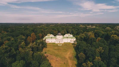 Куди поїхати з друзями на відпочинок: незвичні локації в Україні, які варто відвідати