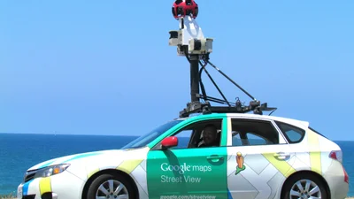 Мужчина попал голым на Google Street View и решил получить от Google денежную компенсацию