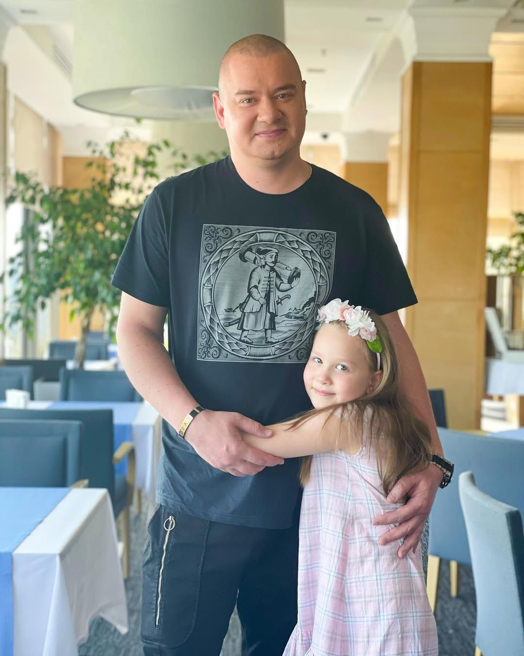 Евгений Кошевой признался, где сейчас его дочери и останутся ли в Украине - фото 752820