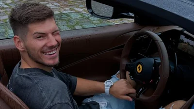 Олександр Волошин показав свою нову дівчину, і вона – модель OnlyFans