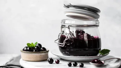 Густий джем з чорної смородини – простий рецепт з трьох інгредієнтів